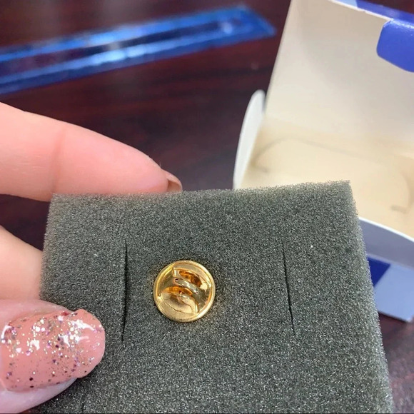 Avon Heart of America pin 1/2”x1/2” NIB - Picture 3 of 5